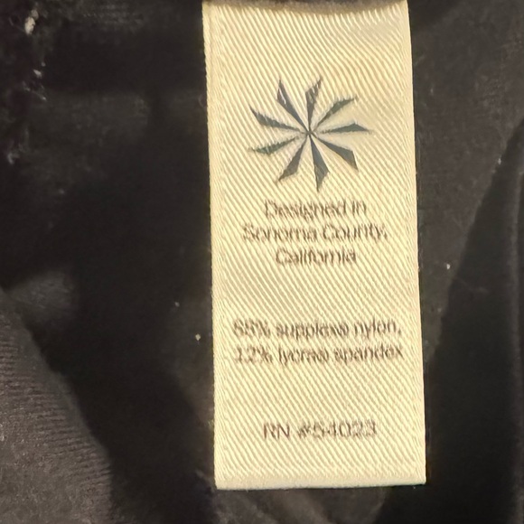 Athleta Black Leggings with Pockets - SP - Picture 4 of 4